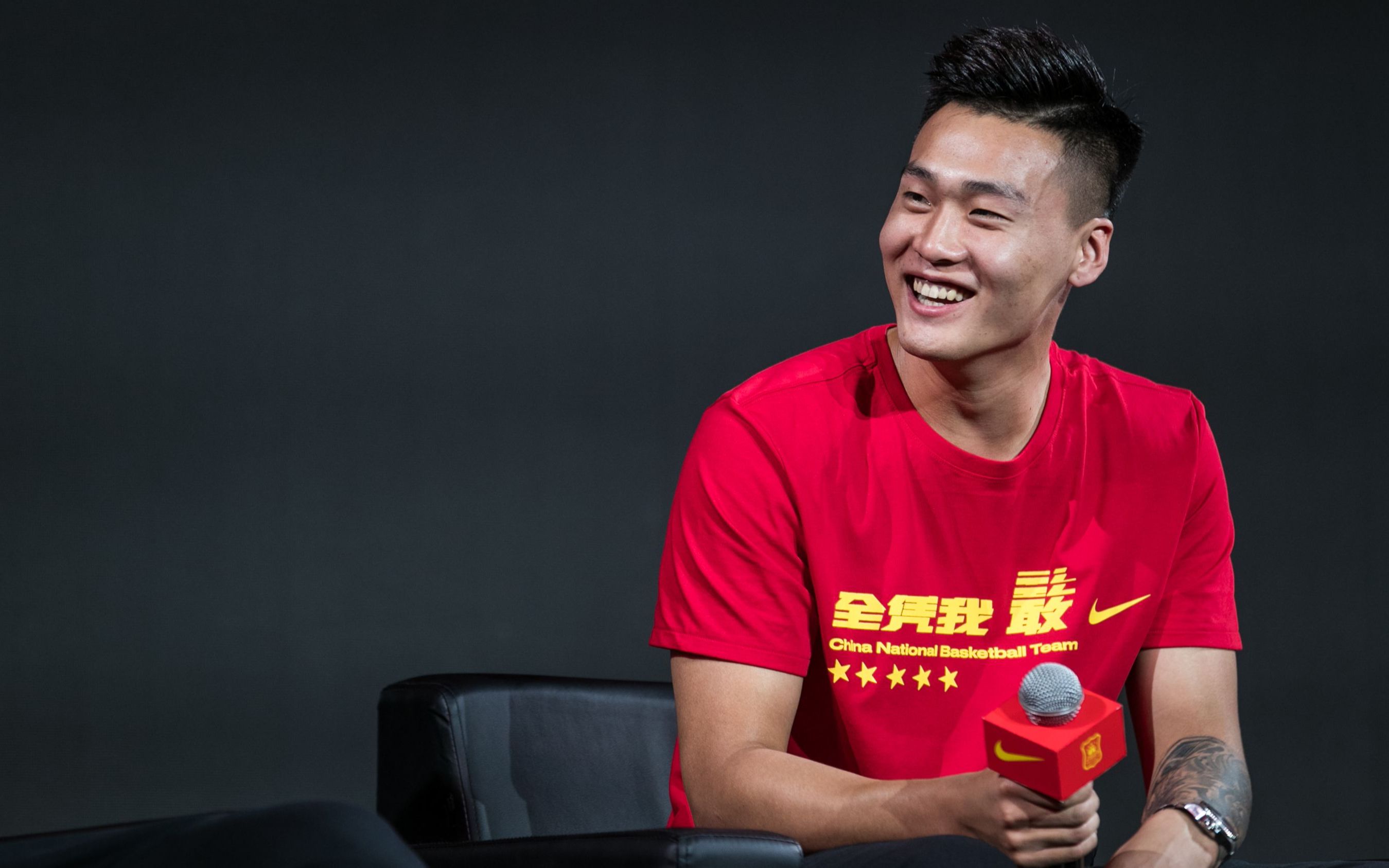 九游游戏中心官方-死磕到底：球员们决战到最后一刻，荣膺胜利的简单介绍